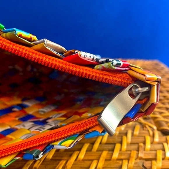 Women's Purse - Clutch Recycled Gum/Candy Wrappers with Zipper Colorful - Bag - Picture 4 of 4